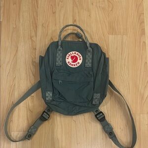 Fjallraven Kånken Mini Frost Green Backpack